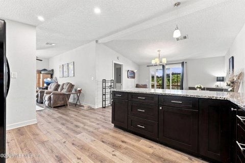House in Green Cove Springs, Florida 3 bedrooms, 110.37 sq.m. № 2312674 - photo 9