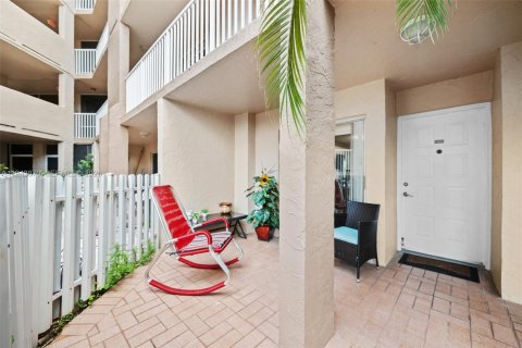 Condo in Tamarac, Florida, 2 bedrooms  № 2000618 - photo 3