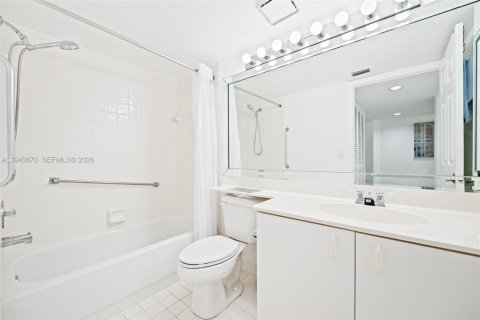 Condo in Tamarac, Florida, 2 bedrooms  № 2000618 - photo 23