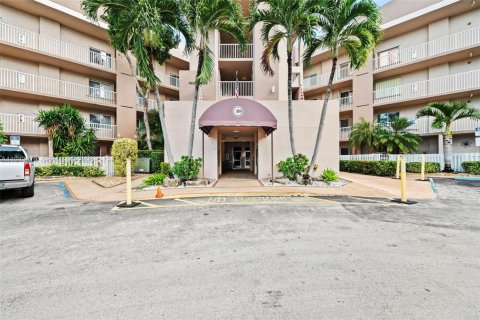 Condo in Tamarac, Florida, 2 bedrooms  № 2000618
