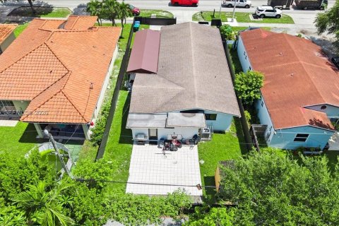 House in Miami, Florida 4 bedrooms, 152.64 sq.m. № 2186349 - photo 26