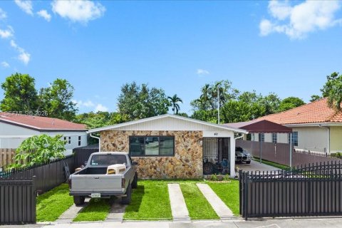 House in Miami, Florida 4 bedrooms, 152.64 sq.m. № 2186349 - photo 2