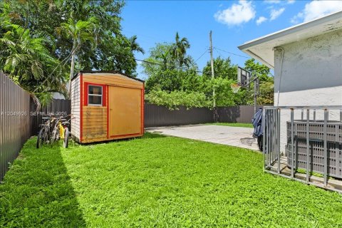 House in Miami, Florida 4 bedrooms, 152.64 sq.m. № 2186349 - photo 22