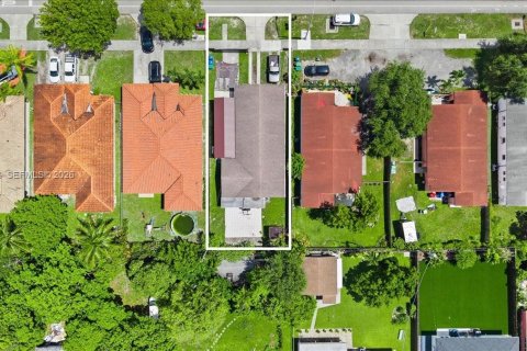 House in Miami, Florida 4 bedrooms, 152.64 sq.m. № 2186349 - photo 28