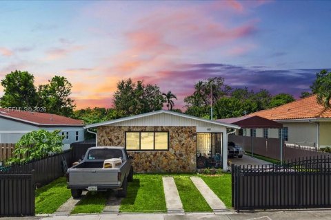House in Miami, Florida 4 bedrooms, 152.64 sq.m. № 2186349
