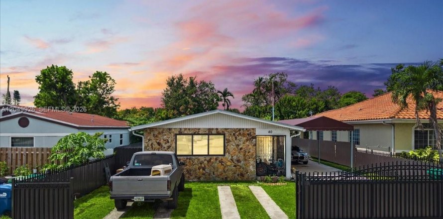 House in Miami, Florida 4 bedrooms, 152.64 sq.m. № 2186349