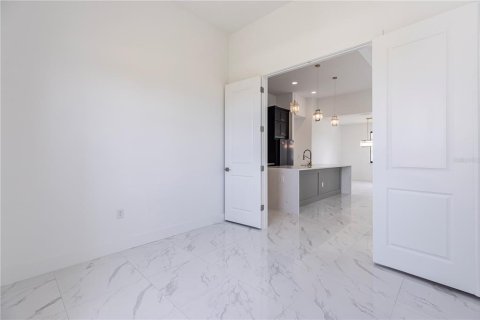 Villa ou maison à vendre à Cape Coral, Floride: 4 chambres, 160.91 m2 № 1905844 - photo 15
