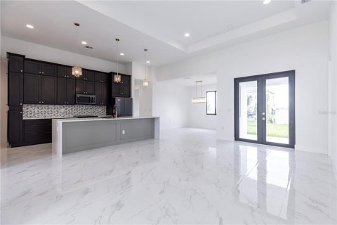 Villa ou maison à vendre à Cape Coral, Floride: 4 chambres, 160.91 m2 № 1905844 - photo 9