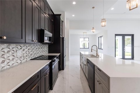 Villa ou maison à vendre à Cape Coral, Floride: 4 chambres, 160.91 m2 № 1905844 - photo 6