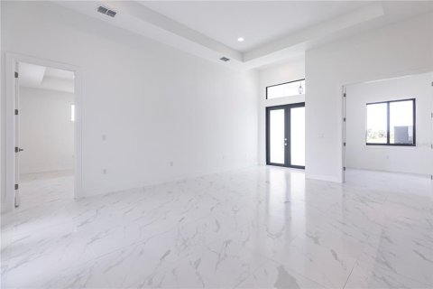 Villa ou maison à vendre à Cape Coral, Floride: 4 chambres, 160.91 m2 № 1905844 - photo 3