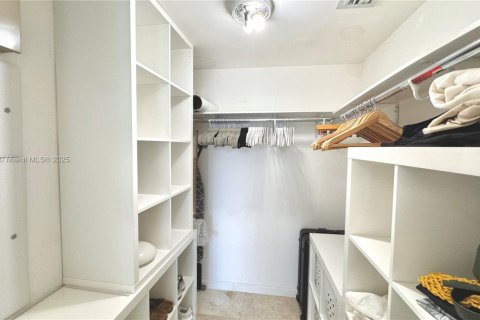 Снять в аренду кондоминиум в Майами, Флорида 1 спальня, 74.14м2, № 1932292 - фото 4