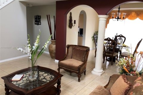 Villa ou maison à vendre à Miami, Floride: 4 chambres, 234.39 m2 № 2005121 - photo 2