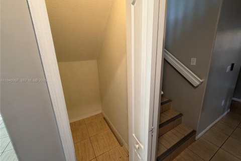 Villa ou maison à vendre à Miami, Floride: 4 chambres, 234.39 m2 № 2005121 - photo 16