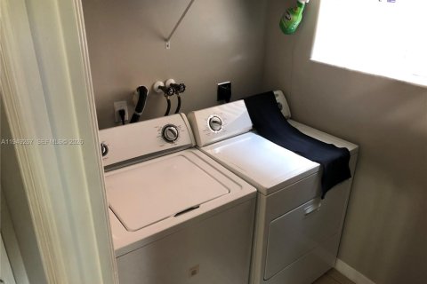 Villa ou maison à vendre à Miami, Floride: 4 chambres, 234.39 m2 № 2005121 - photo 5