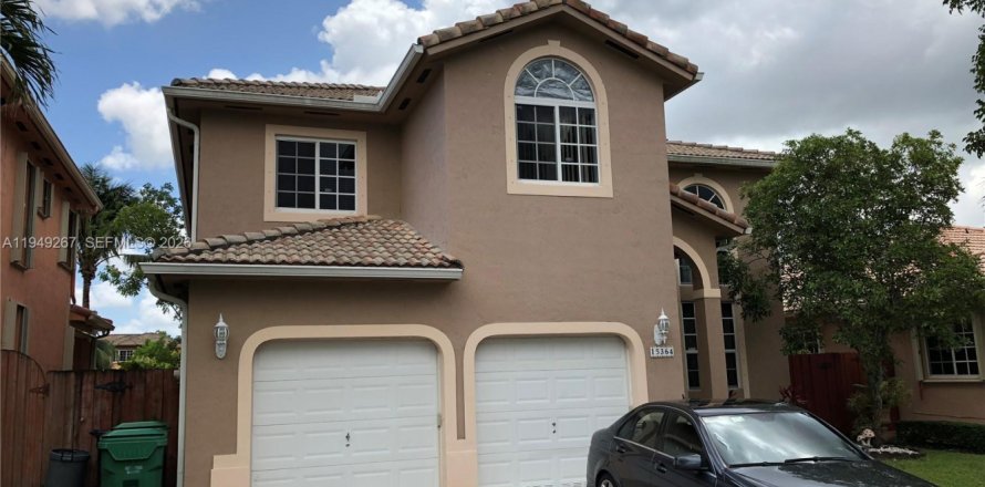 Villa ou maison à Miami, Floride 4 chambres, 234.39 m2 № 2005121