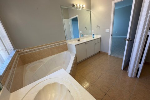 Villa ou maison à vendre à Miami, Floride: 4 chambres, 234.39 m2 № 2005121 - photo 28