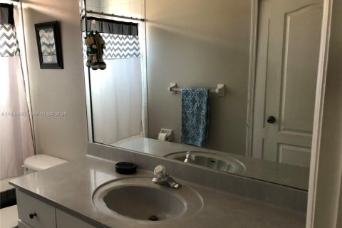 Villa ou maison à vendre à Miami, Floride: 4 chambres, 234.39 m2 № 2005121 - photo 10