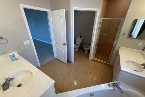 Villa ou maison à vendre à Miami, Floride: 4 chambres, 234.39 m2 № 2005121 - photo 26