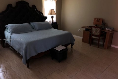 Villa ou maison à vendre à Miami, Floride: 4 chambres, 234.39 m2 № 2005121 - photo 11