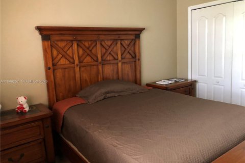 Villa ou maison à vendre à Miami, Floride: 4 chambres, 234.39 m2 № 2005121 - photo 8