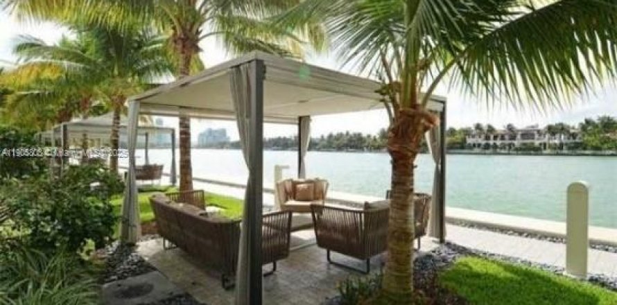 Condo in Miami Beach, Florida, 1 bedroom  № 2081978