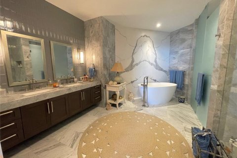 Condominio en alquiler en Tampa, Florida, 3 dormitorios, 273.13 m2 № 1846529 - foto 13