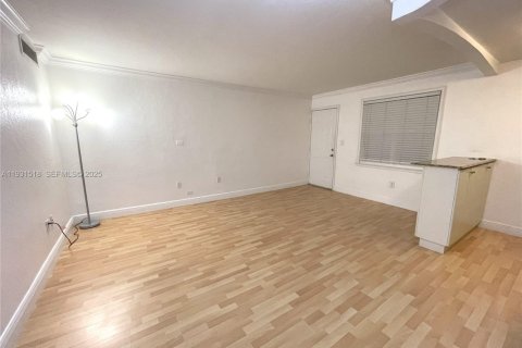 Снять в аренду кондоминиум в Майами, Флорида 1 спальня, 47.75м2, № 1990134 - фото 6