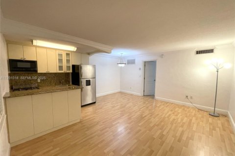 Снять в аренду кондоминиум в Майами, Флорида 1 спальня, 47.75м2, № 1990134 - фото 2