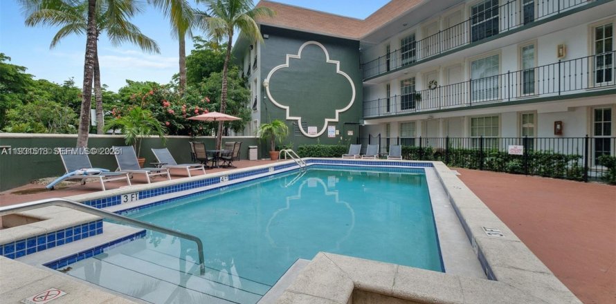 Кондоминиум с 1 спальней в Майами, Флорида № 1990134