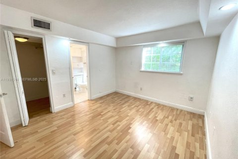 Снять в аренду кондоминиум в Майами, Флорида 1 спальня, 47.75м2, № 1990134 - фото 9