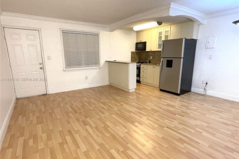 Снять в аренду кондоминиум в Майами, Флорида 1 спальня, 47.75м2, № 1990134 - фото 3