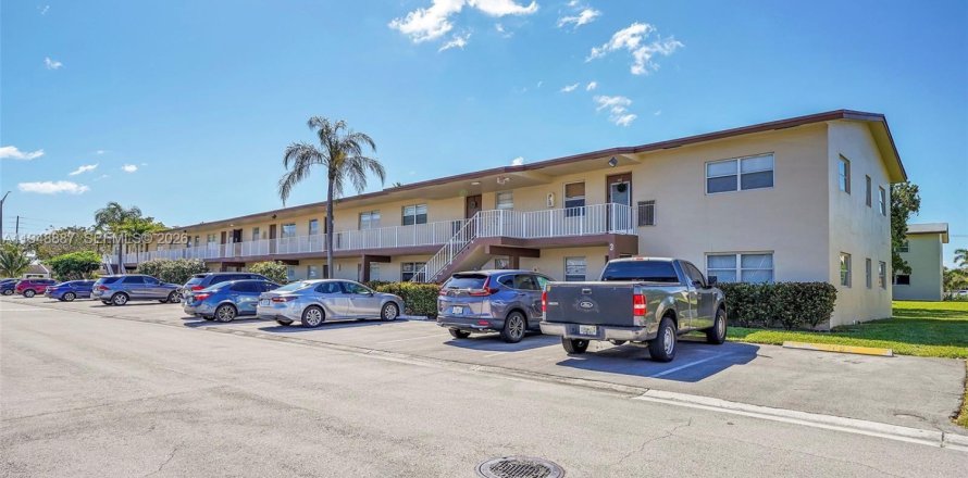 Condominio en Margate, Florida, 2 dormitorios № 2005984