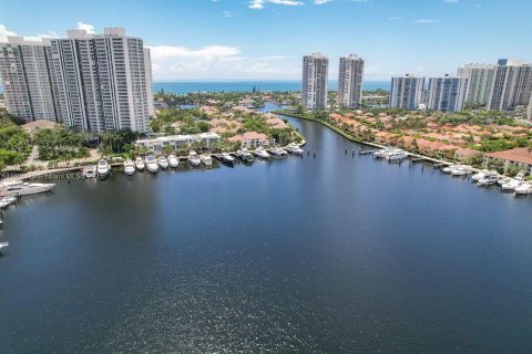 Купить кондоминиум в Авентура, Флорида 2 спальни, 116.22м2, № 1942588 - фото 11