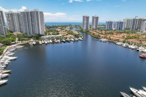 Купить кондоминиум в Авентура, Флорида 2 спальни, 116.22м2, № 1942588 - фото 8