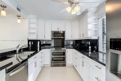 Купить кондоминиум в Авентура, Флорида 2 спальни, 116.22м2, № 1942588 - фото 25