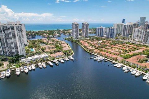 Купить кондоминиум в Авентура, Флорида 2 спальни, 116.22м2, № 1942588 - фото 9