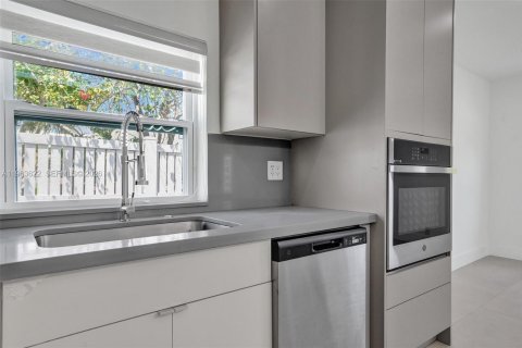 Villa ou maison à vendre à Hollywood, Floride: 3 chambres, 138.7 m2 № 2025610 - photo 9