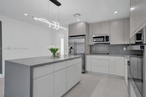 Villa ou maison à vendre à Hollywood, Floride: 3 chambres, 138.7 m2 № 2025610 - photo 11