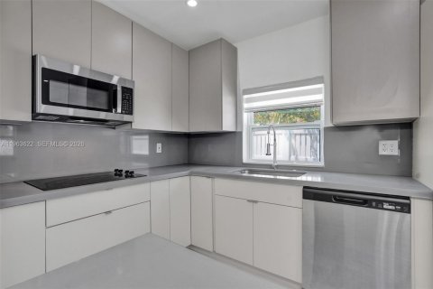 Villa ou maison à vendre à Hollywood, Floride: 3 chambres, 138.7 m2 № 2025610 - photo 6