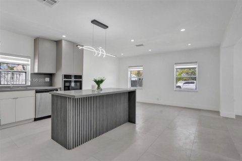 Villa ou maison à vendre à Hollywood, Floride: 3 chambres, 138.7 m2 № 2025610 - photo 12