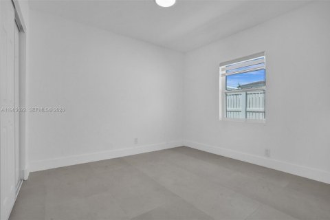 Villa ou maison à vendre à Hollywood, Floride: 3 chambres, 138.7 m2 № 2025610 - photo 24