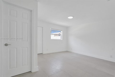 Villa ou maison à vendre à Hollywood, Floride: 3 chambres, 138.7 m2 № 2025610 - photo 28