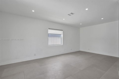 Villa ou maison à vendre à Hollywood, Floride: 3 chambres, 138.7 m2 № 2025610 - photo 17