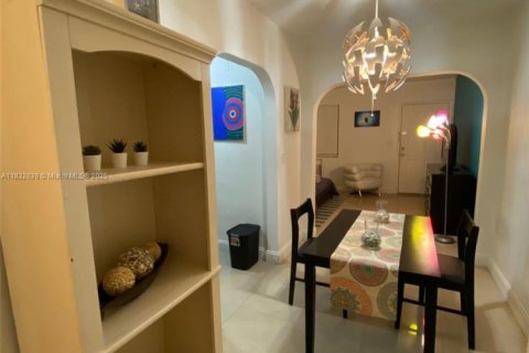 Condo in Miami Beach, Florida  № 1814070 - photo 9