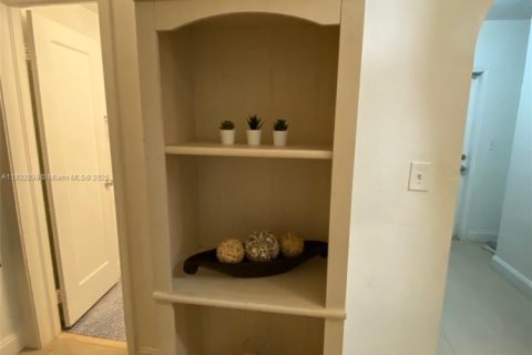 Condo in Miami Beach, Florida  № 1814070 - photo 12