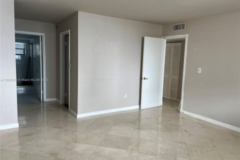 Condominio en venta en North Miami Beach, Florida, 2 dormitorios, 100.8 m2 № 2088568 - foto 12