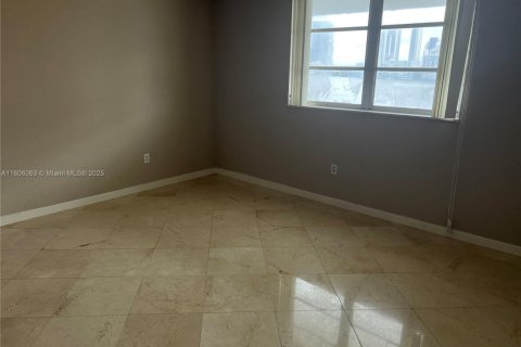 Condominio en venta en North Miami Beach, Florida, 2 dormitorios, 100.8 m2 № 2088568 - foto 11