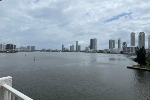 Condominio en venta en North Miami Beach, Florida, 2 dormitorios, 100.8 m2 № 2088568 - foto 4