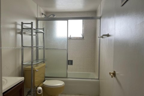 Condominio en venta en North Miami Beach, Florida, 2 dormitorios, 100.8 m2 № 2088568 - foto 8