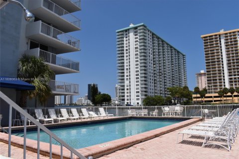 Condominio en venta en North Miami Beach, Florida, 2 dormitorios, 100.8 m2 № 2088568 - foto 20